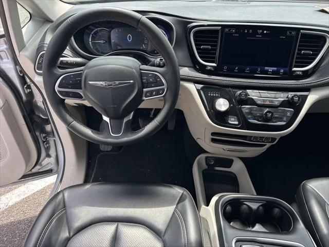 2023 Chrysler Pacifica Hybrid Touring L