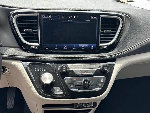 2023 Chrysler Pacifica Hybrid Touring L