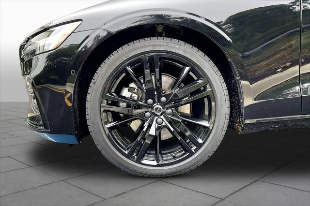 2023 Volvo S60 B5 Ultimate Black Edition
