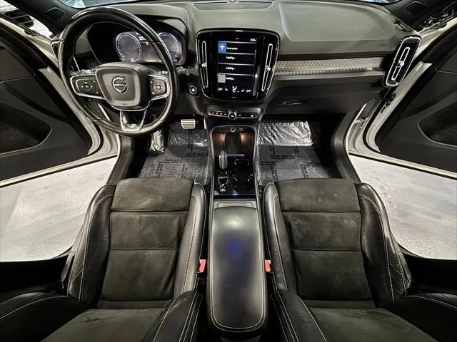 2020 Volvo XC40 T4 R-Design