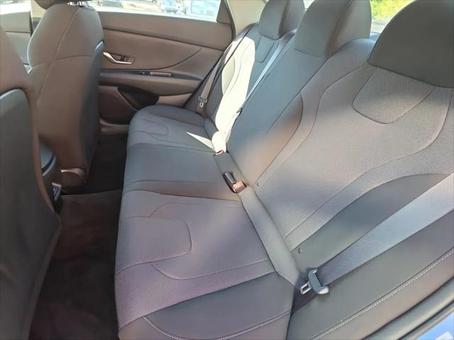 2025 Hyundai Elantra SE