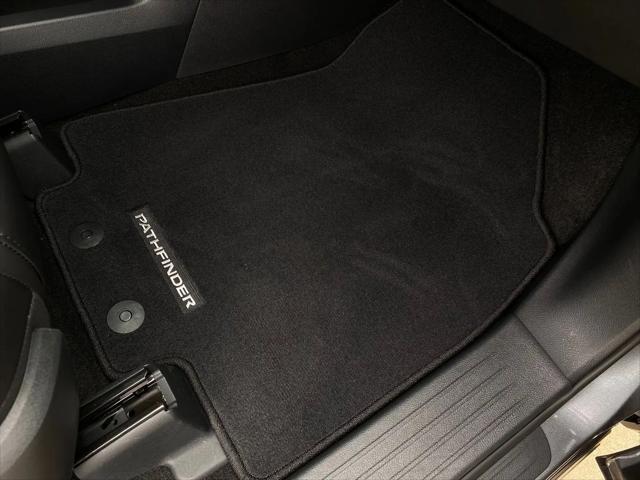 2025 Nissan Pathfinder SL FWD