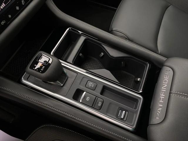 2025 Nissan Pathfinder SL FWD