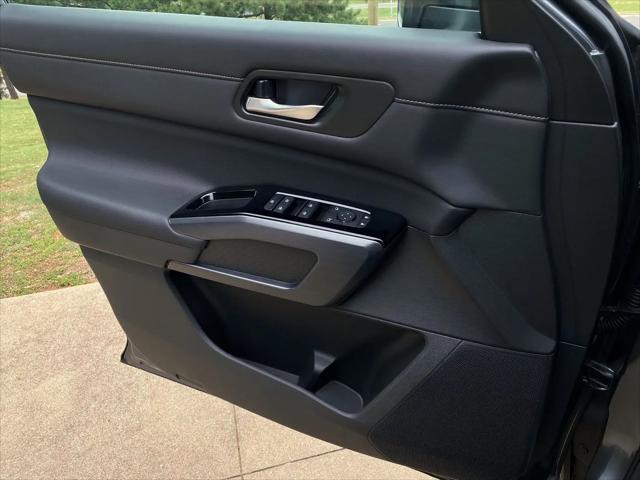 2025 Nissan Pathfinder SL FWD