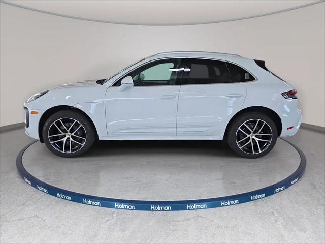 2022 Porsche Macan Macan