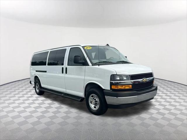 2025 Chevrolet Express Passenger RWD 3500 Extended Wheelbase LT
