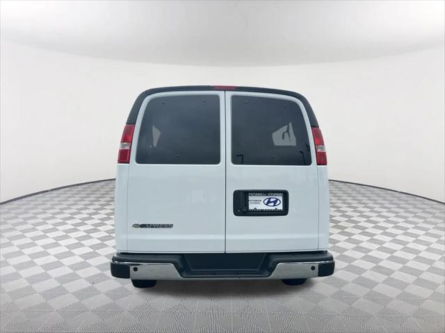 2025 Chevrolet Express Passenger RWD 3500 Extended Wheelbase LT