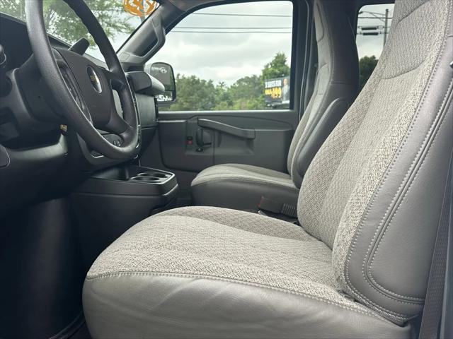 2025 Chevrolet Express Passenger RWD 3500 Extended Wheelbase LT