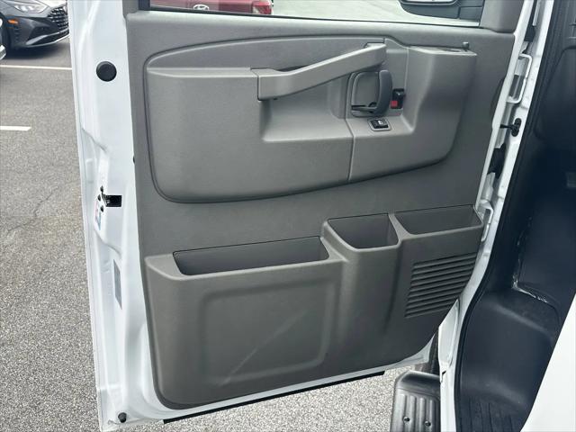 2025 Chevrolet Express Passenger RWD 3500 Extended Wheelbase LT