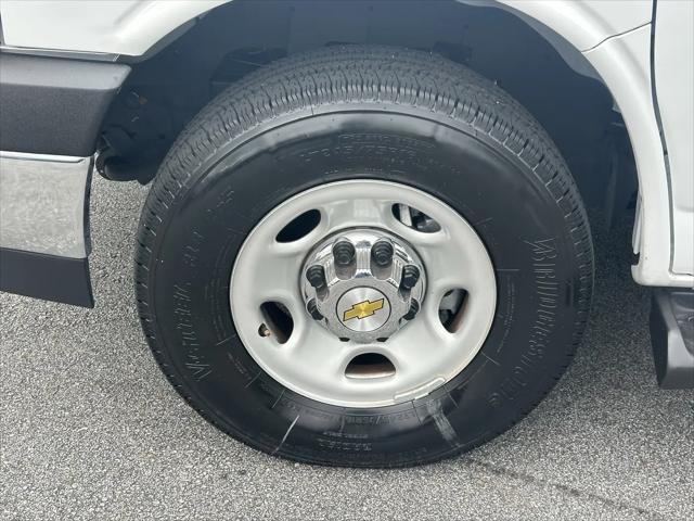 2025 Chevrolet Express Passenger RWD 3500 Extended Wheelbase LT