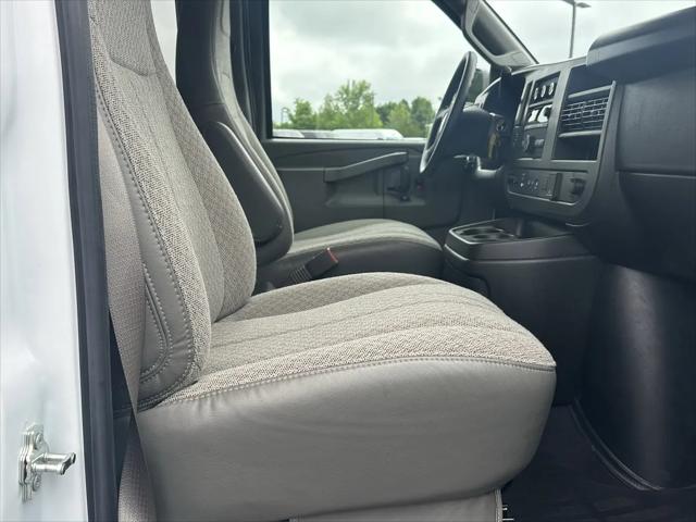 2025 Chevrolet Express Passenger RWD 3500 Extended Wheelbase LT