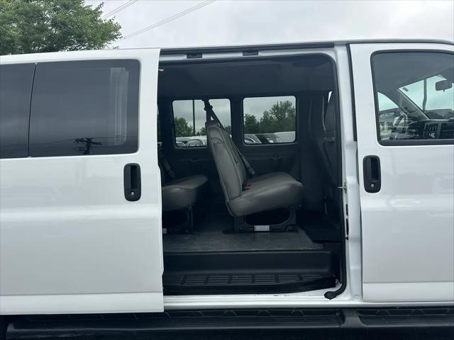 2025 Chevrolet Express Passenger RWD 3500 Extended Wheelbase LT