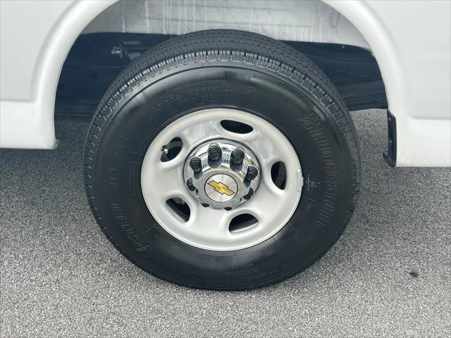 2025 Chevrolet Express Passenger RWD 3500 Extended Wheelbase LT