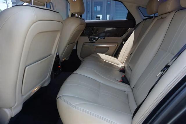 2016 Jaguar XJ R-Sport