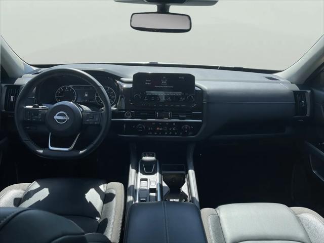2022 Nissan Pathfinder SL 2WD