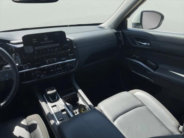 2022 Nissan Pathfinder SL 2WD