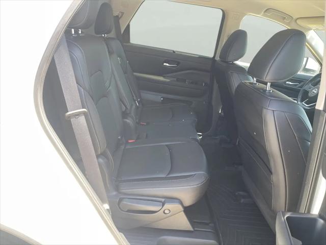 2022 Nissan Pathfinder SL 2WD