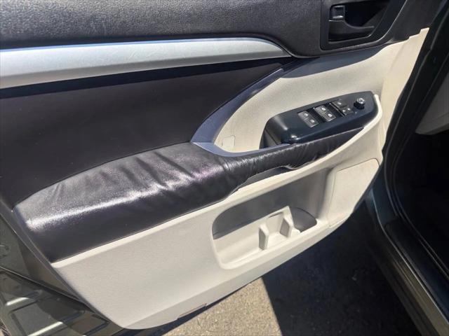 2016 Toyota Highlander LE V6