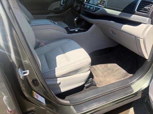 2016 Toyota Highlander LE V6