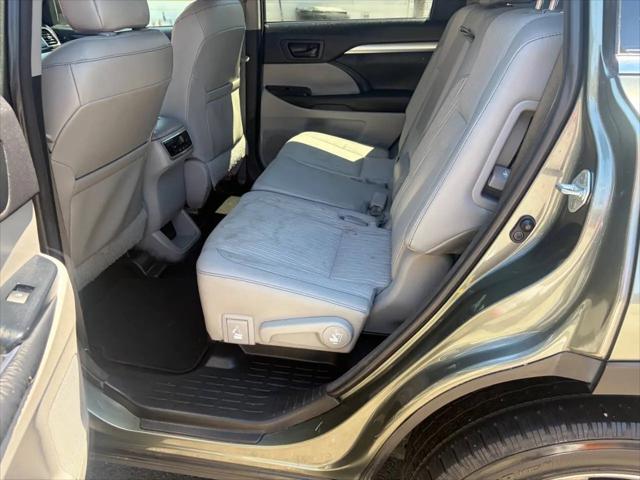 2016 Toyota Highlander LE V6