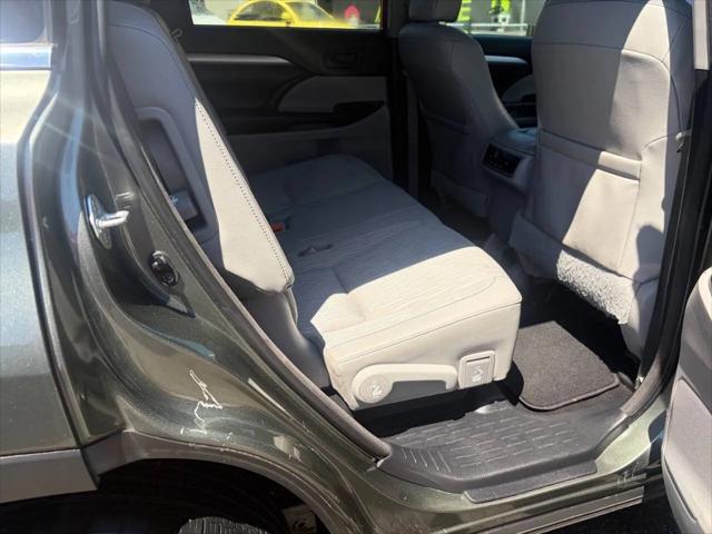 2016 Toyota Highlander LE V6