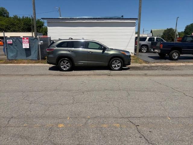 2016 Toyota Highlander LE V6