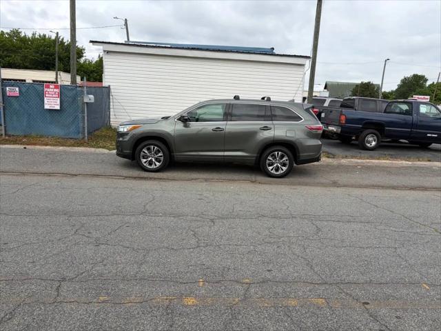 2016 Toyota Highlander LE V6
