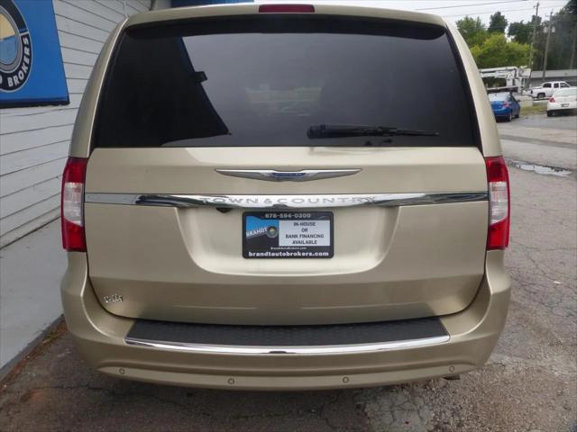 2011 Chrysler Town & Country Touring-L