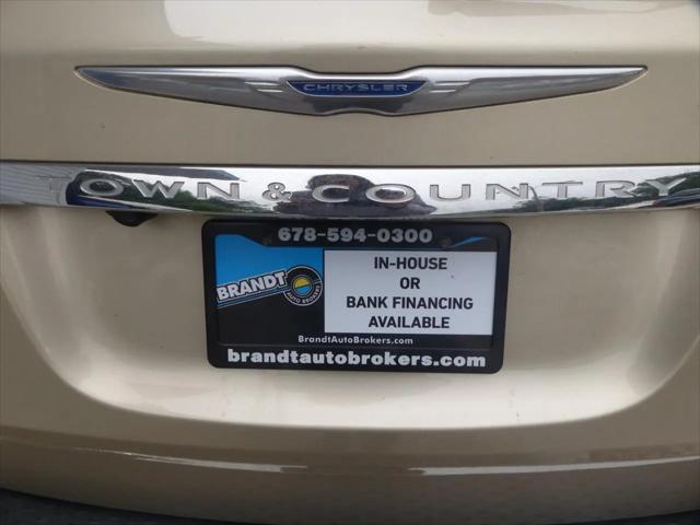 2011 Chrysler Town & Country Touring-L
