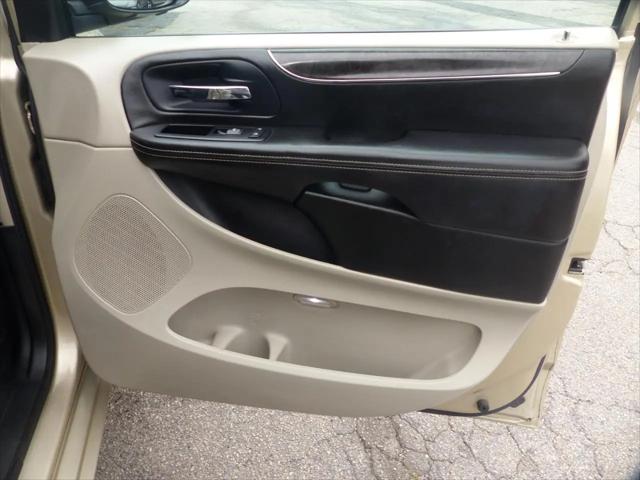 2011 Chrysler Town & Country Touring-L