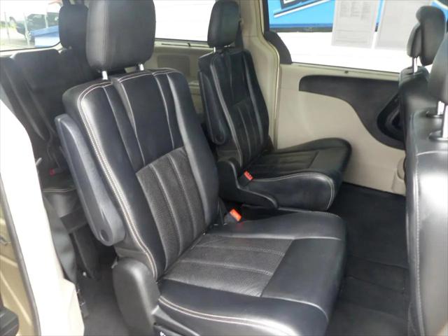 2011 Chrysler Town & Country Touring-L