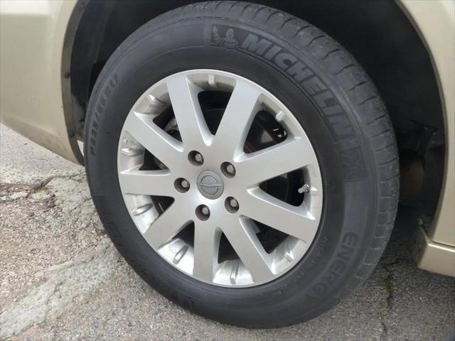 2011 Chrysler Town & Country Touring-L