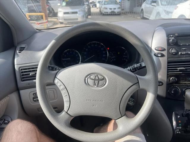 2009 Toyota Sienna LE