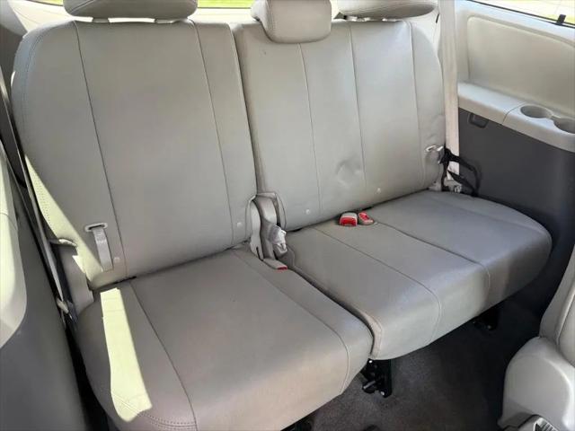 2016 Toyota Sienna XLE 8 Passenger