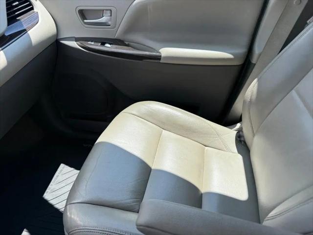 2016 Toyota Sienna XLE 8 Passenger