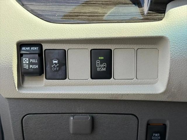 2016 Toyota Sienna XLE 8 Passenger