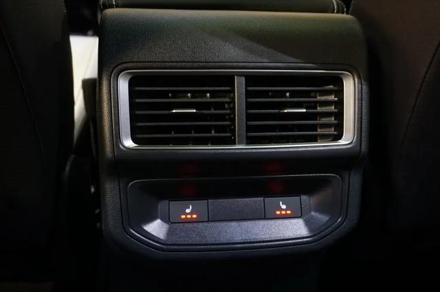 2026 Volkswagen Atlas Cross Sport SEL Premium R-Line