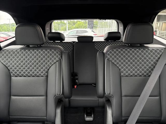 2026 GMC Acadia Denali FWD