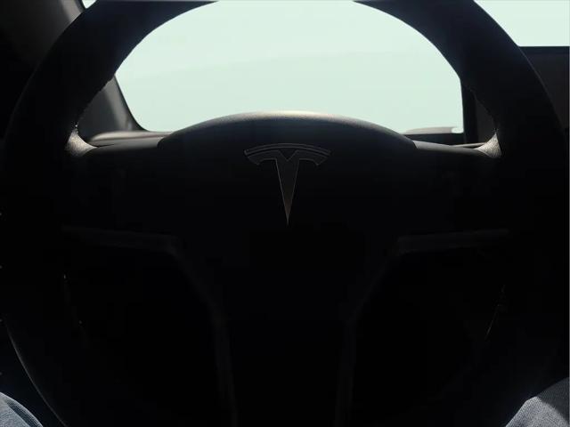2025 Tesla Model Y Long Range Dual Motor Rear-Wheel Drive