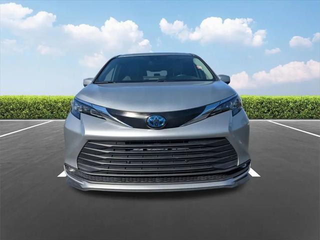 2025 Toyota Sienna XLE