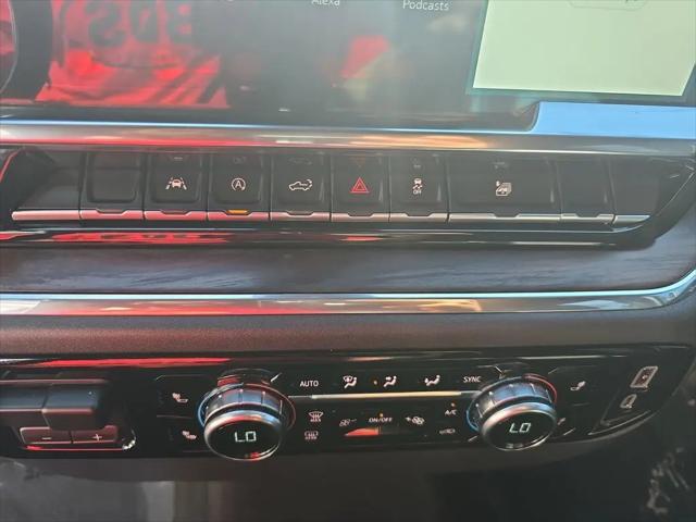 2025 GMC Sierra 1500 2WD Crew Cab Short Box SLT