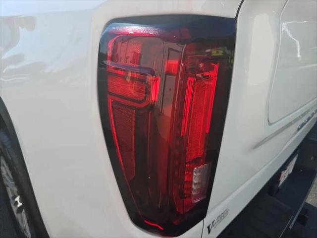 2025 GMC Sierra 1500 2WD Crew Cab Short Box SLT