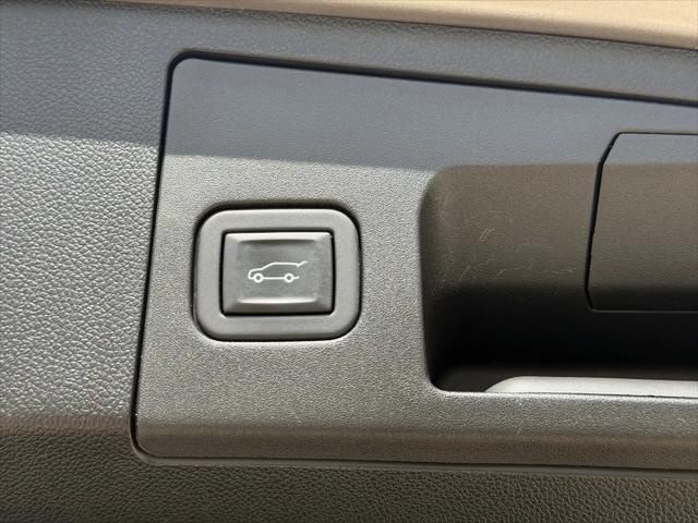 2023 Cadillac XT4 FWD Premium Luxury