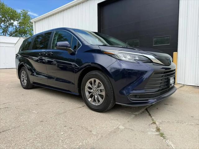 2023 Toyota Sienna LE