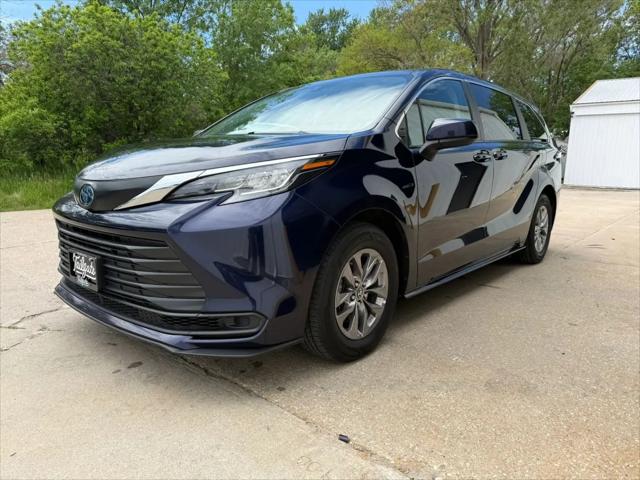 2023 Toyota Sienna LE