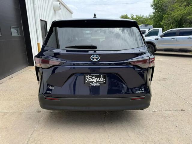 2023 Toyota Sienna LE