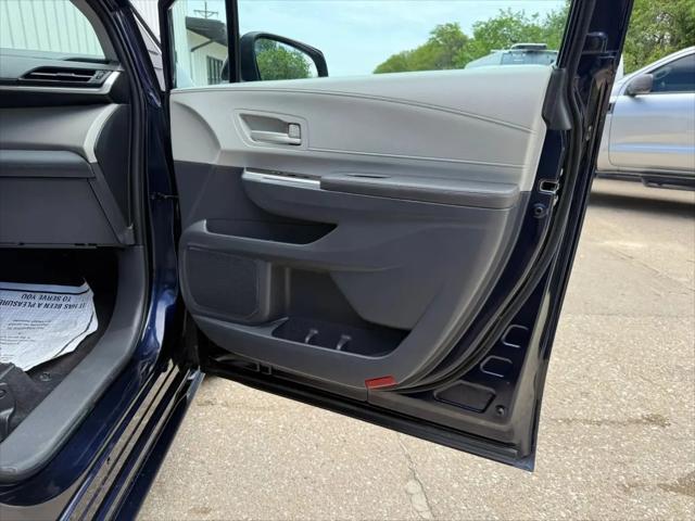 2023 Toyota Sienna LE