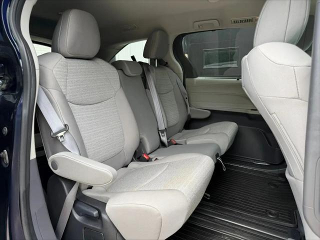 2023 Toyota Sienna LE