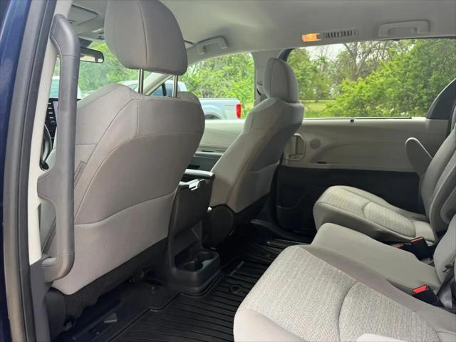 2023 Toyota Sienna LE