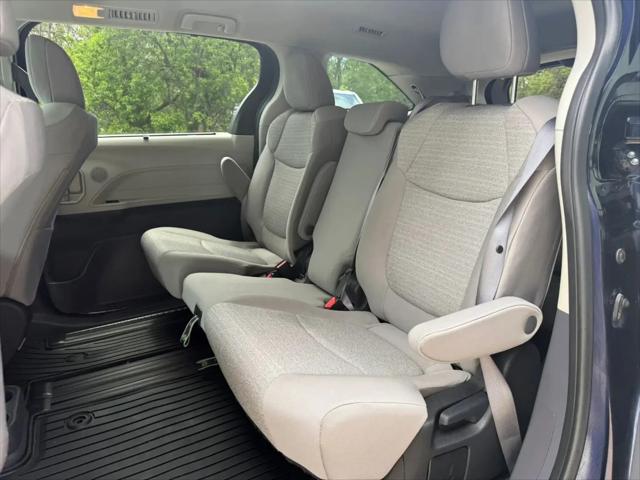 2023 Toyota Sienna LE